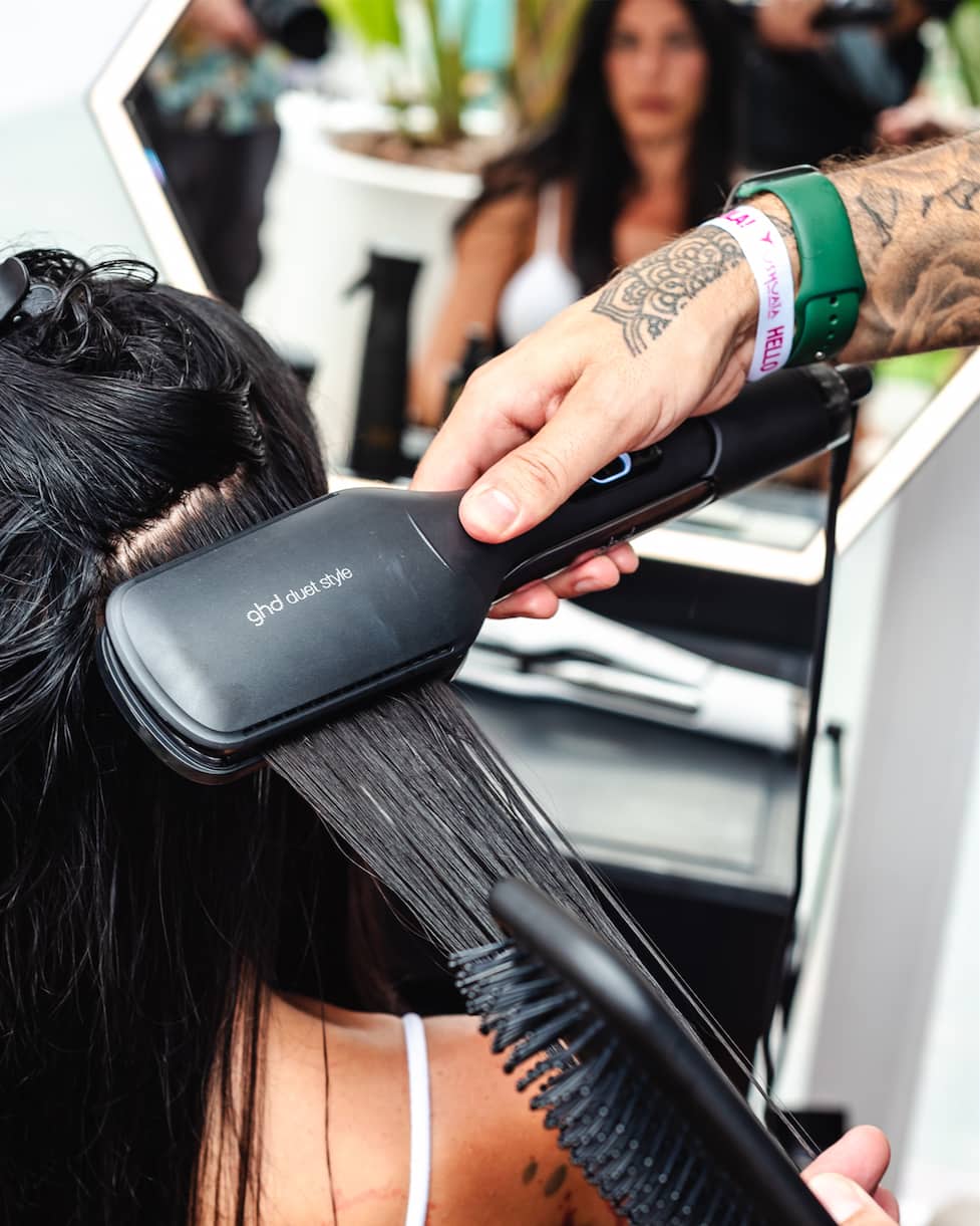 plancha ghd duet en pelo mojado