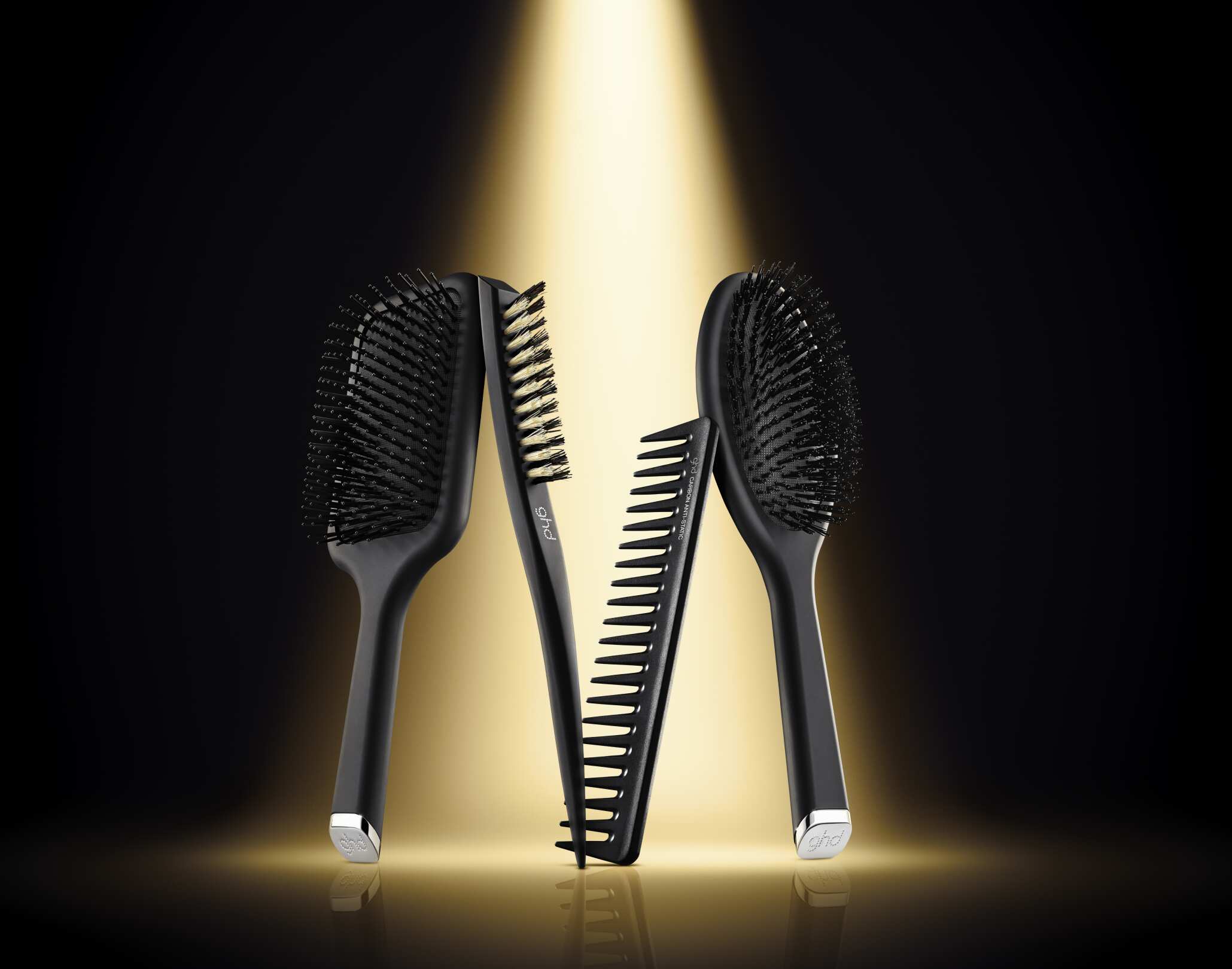 Brush&amp;Combs_Curlers_HairstyleTutorialHub_NO.png