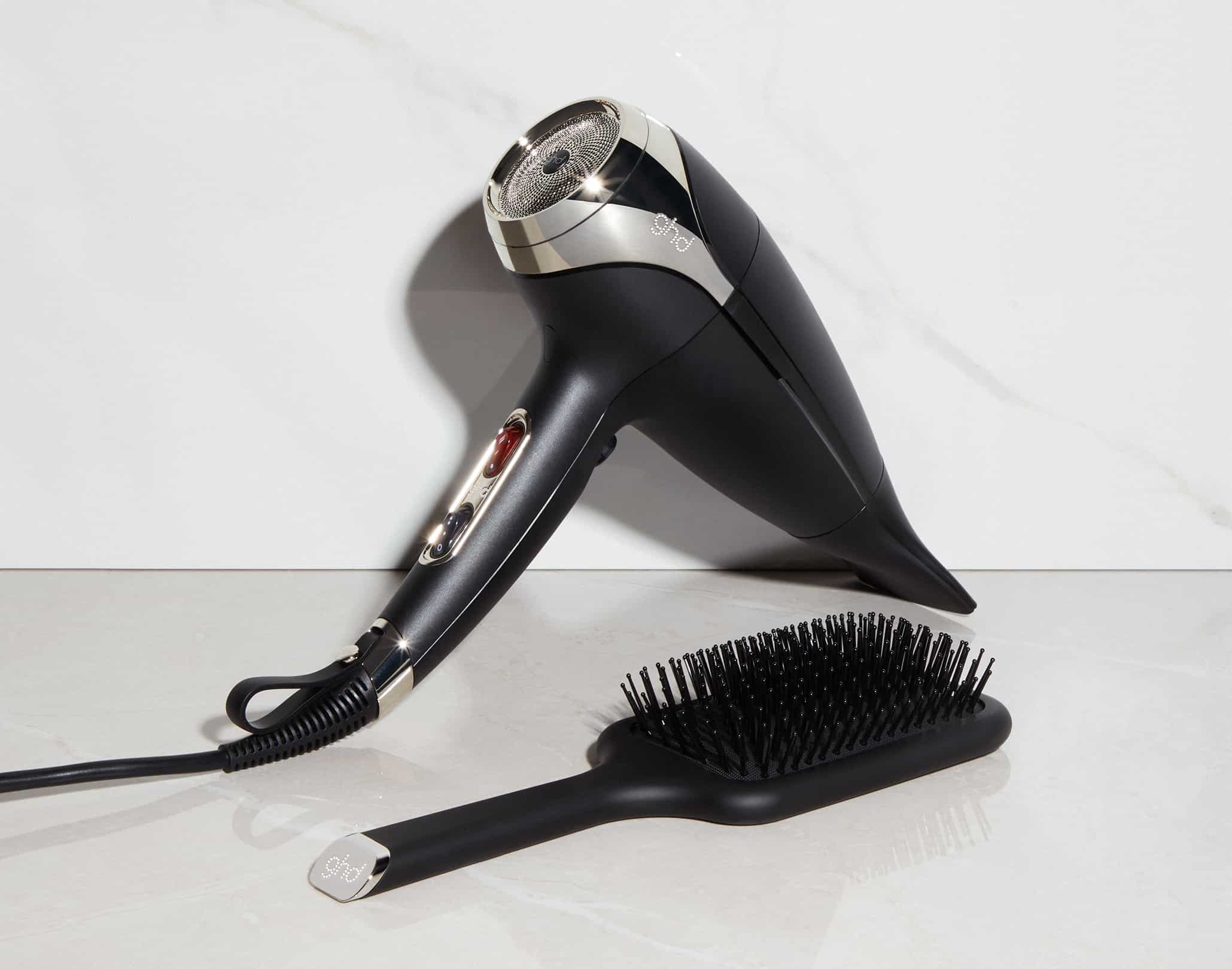 ghd helios in schwarz mit ghd paddle brush