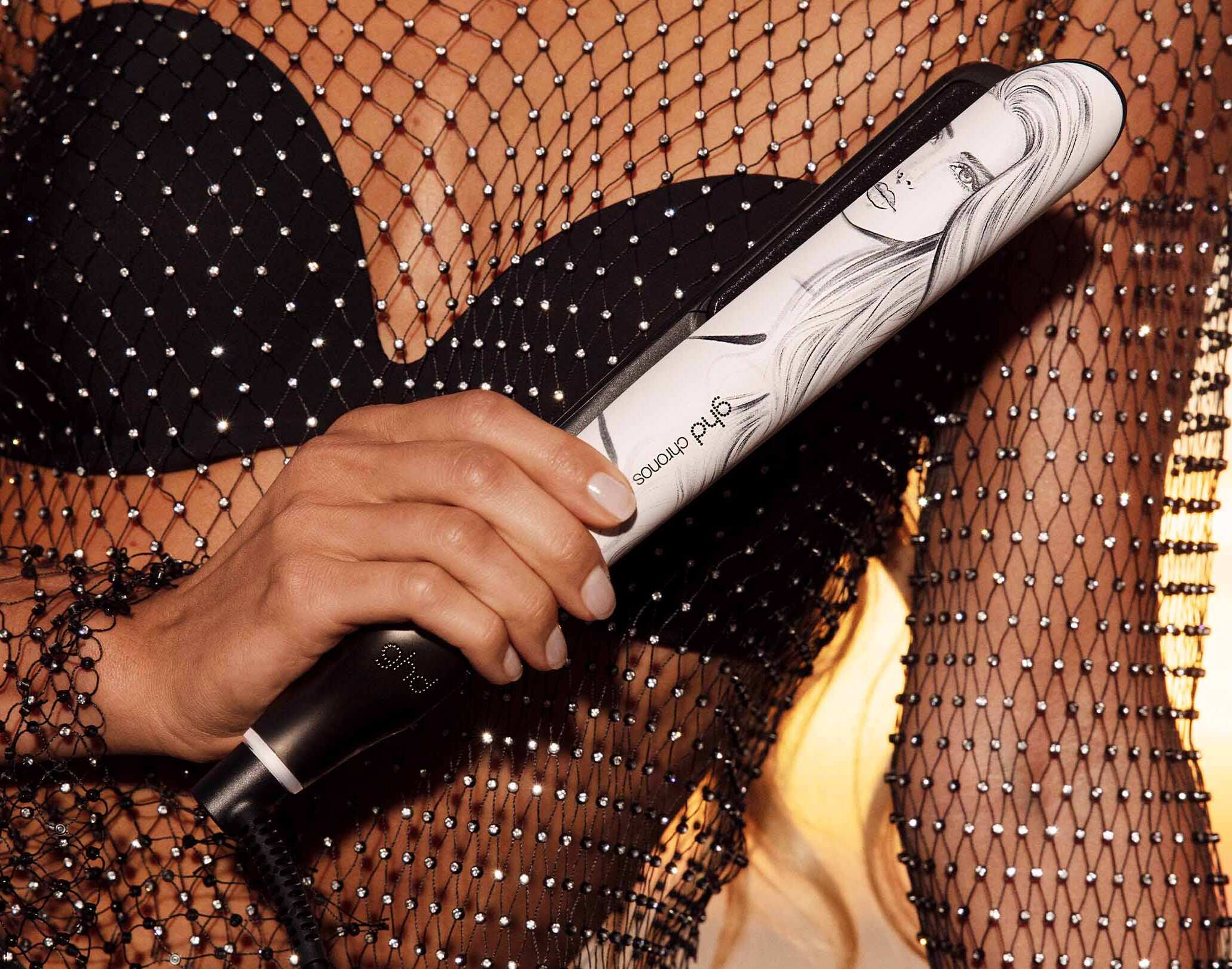 Nahaufnahme des ghd x Pamela Reif Limited Edition chronos Glätteisen