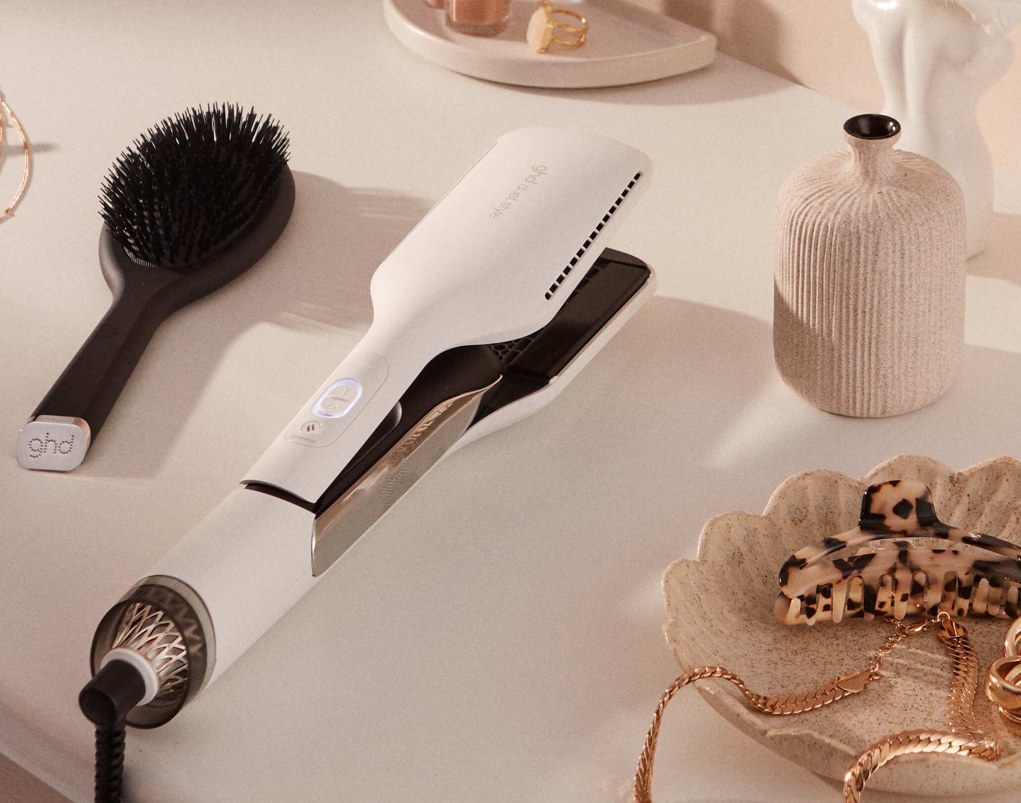 ghd duet style Hot Air Styler und ghd oval dressing brush