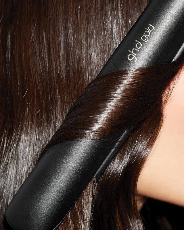 ghd gold Styler in braunem Haar
