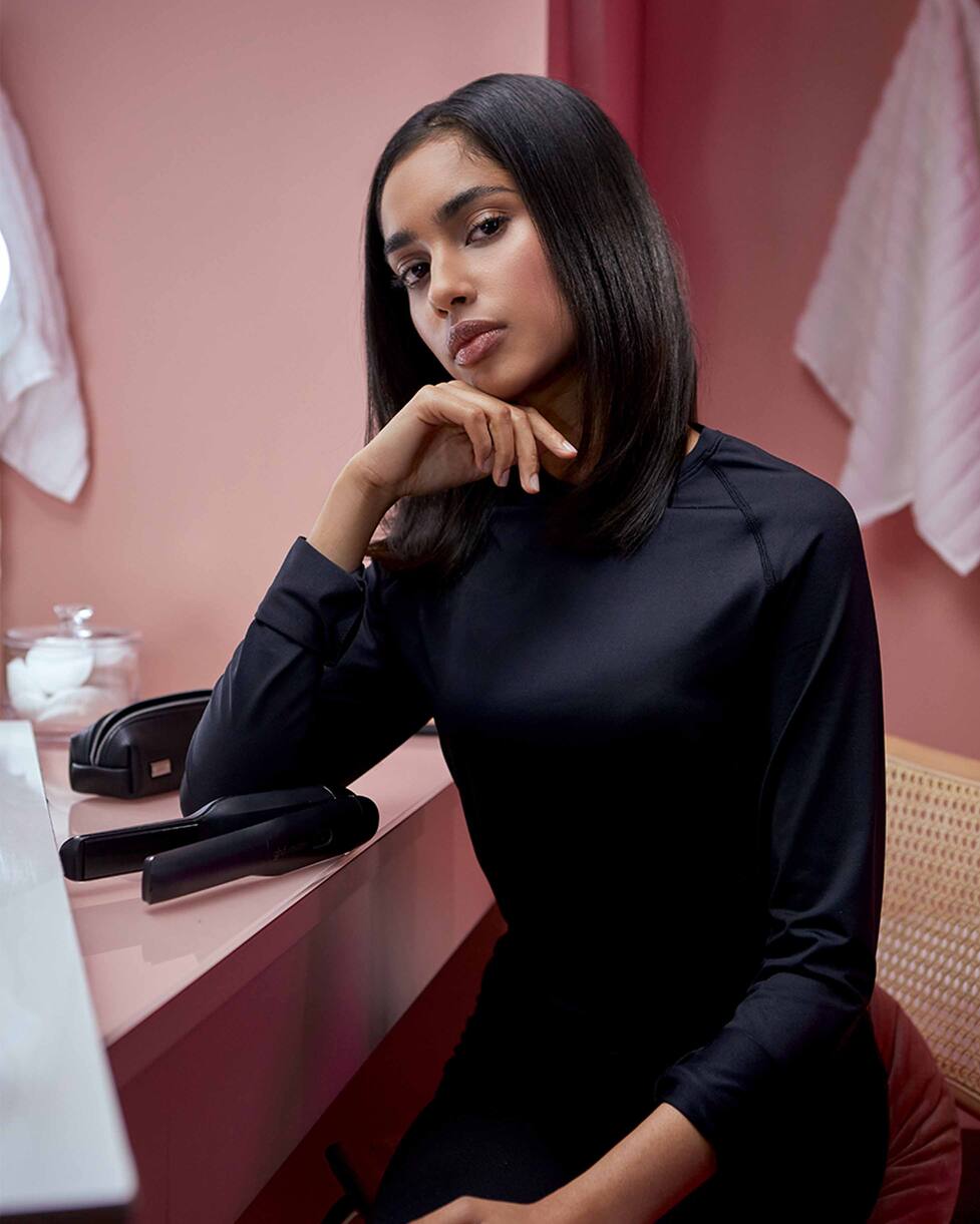 Model mit glatten Haaren gestylt vom ghd unplugged