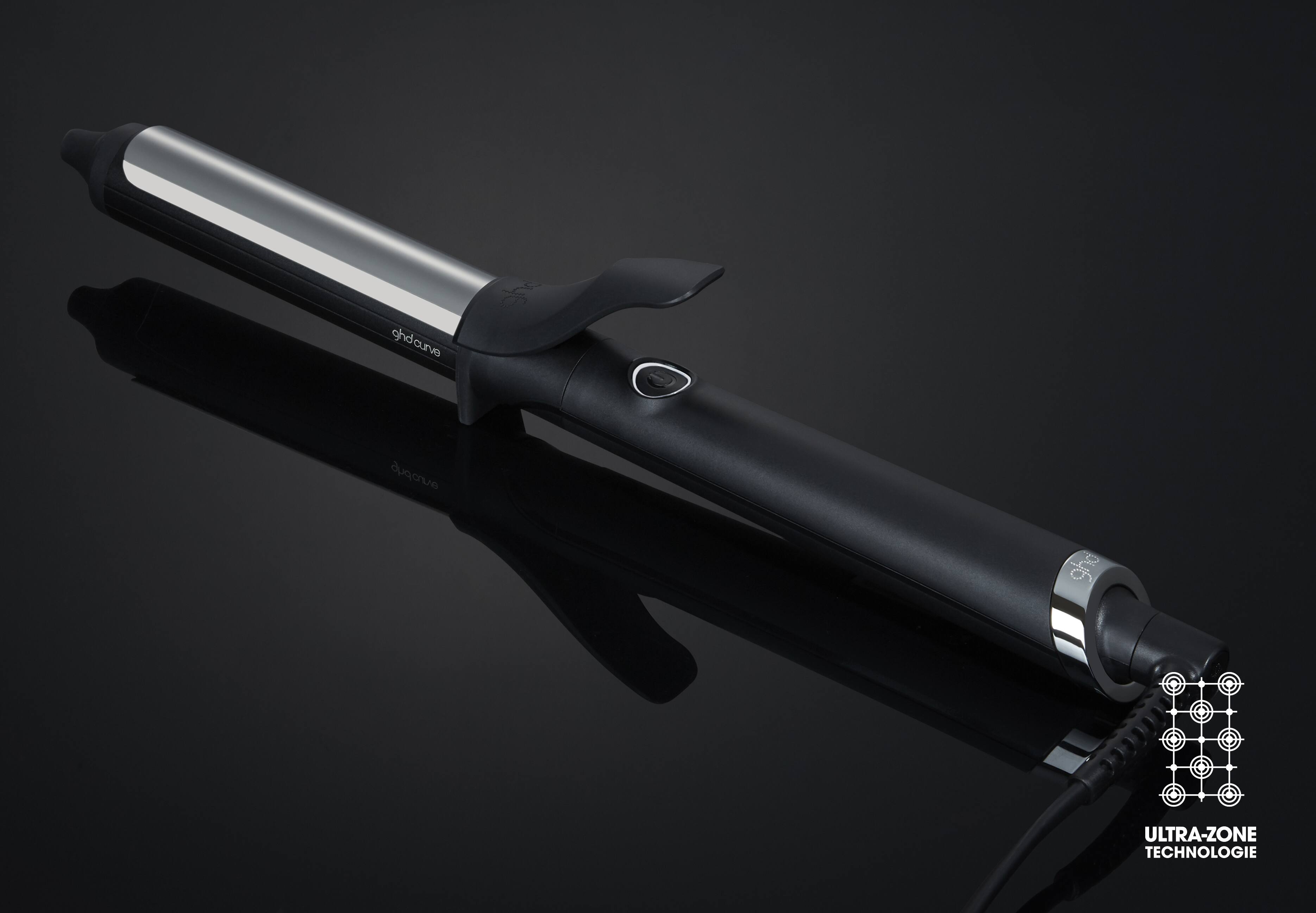ghd curve® classic curl tong auf dunklem Hintergrund