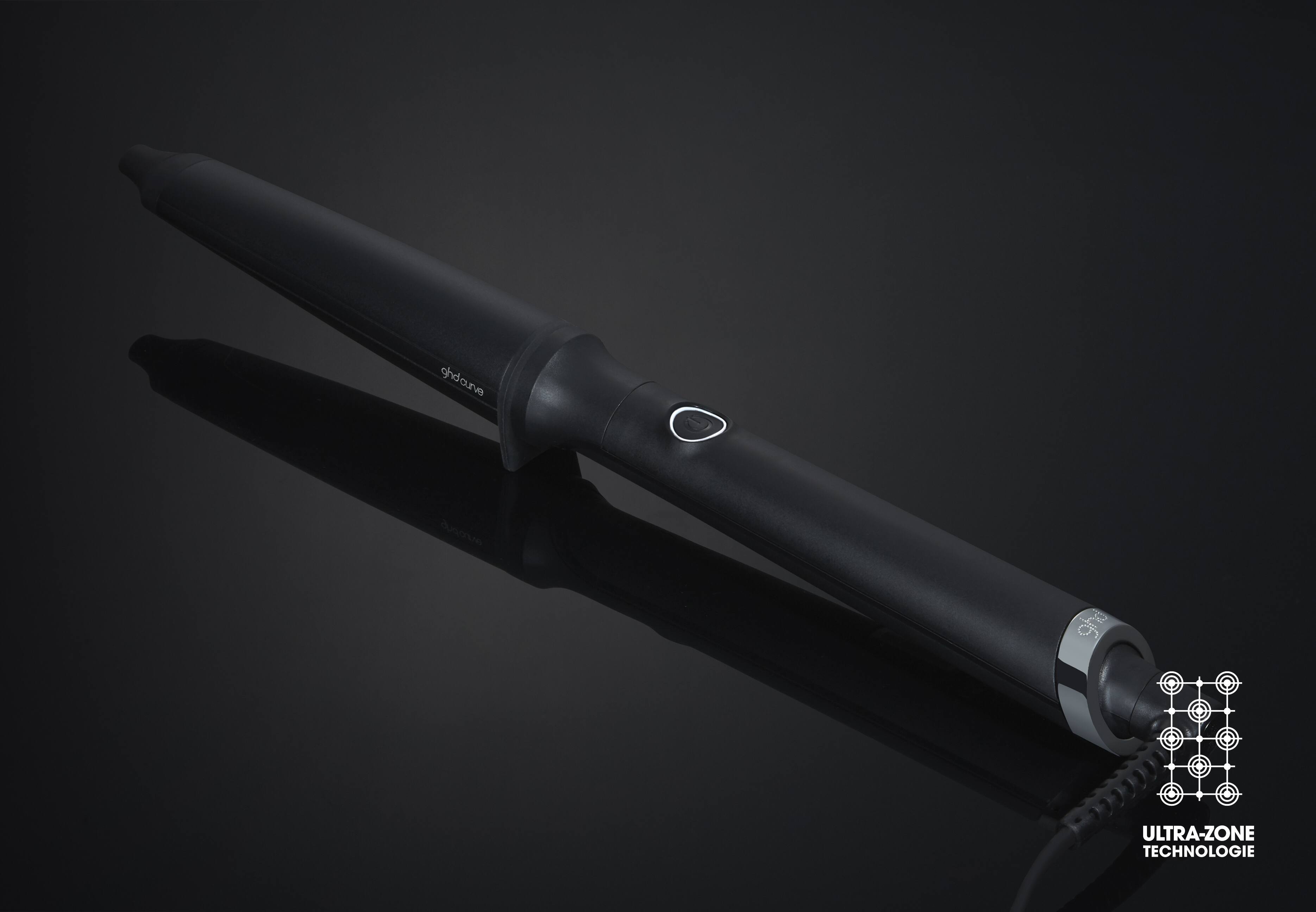 ghd curve® creative curl wand auf dunklem Hintergrund