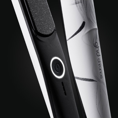 Einschalter des ghd chronos Glätteisen aus der Limited Edition mit Pamela Reif