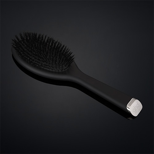 Cepillo ghd oval dresser con mango antideslizante y acabado lujoso