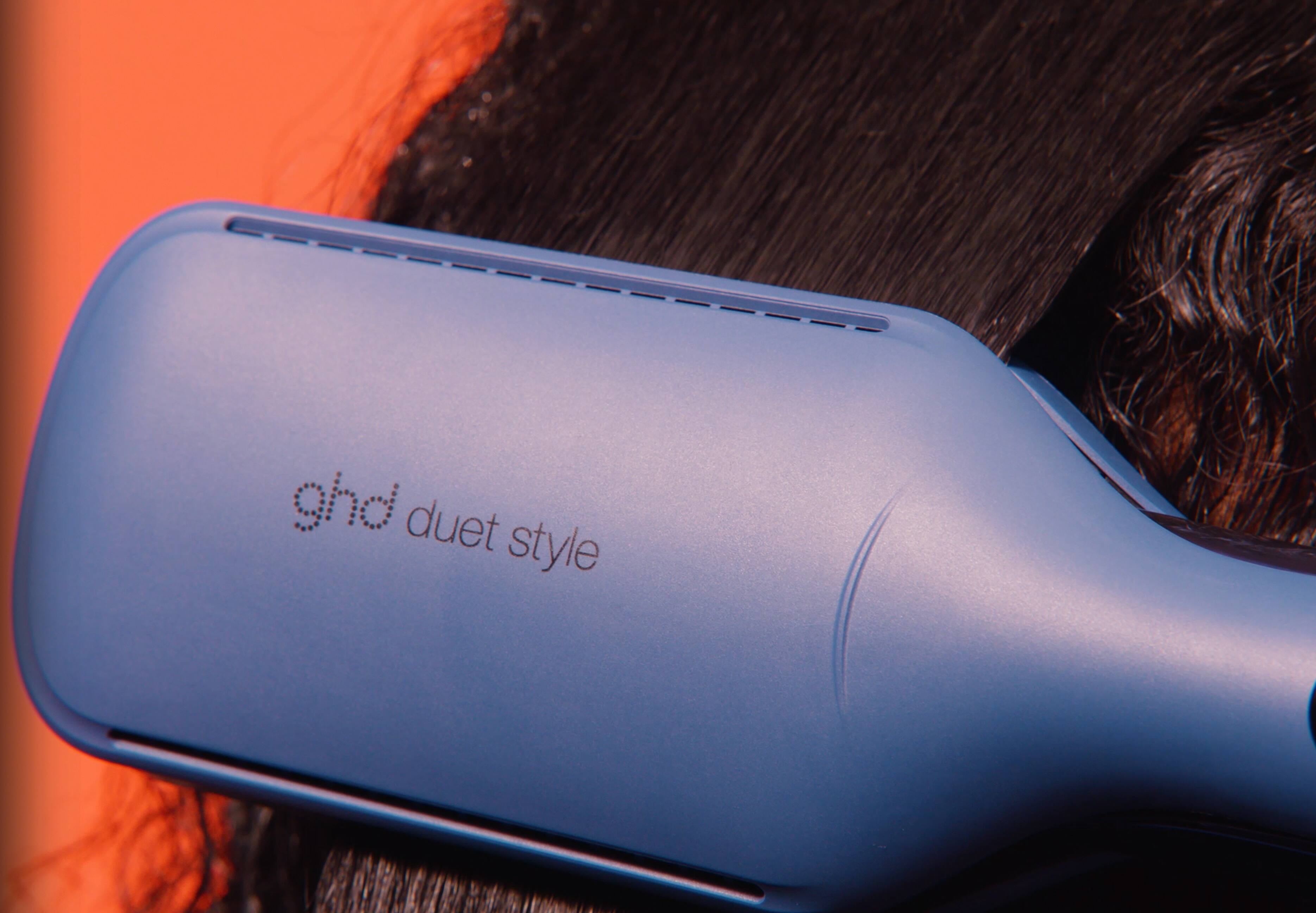 Limited Edition ghd duet style während des Stylings