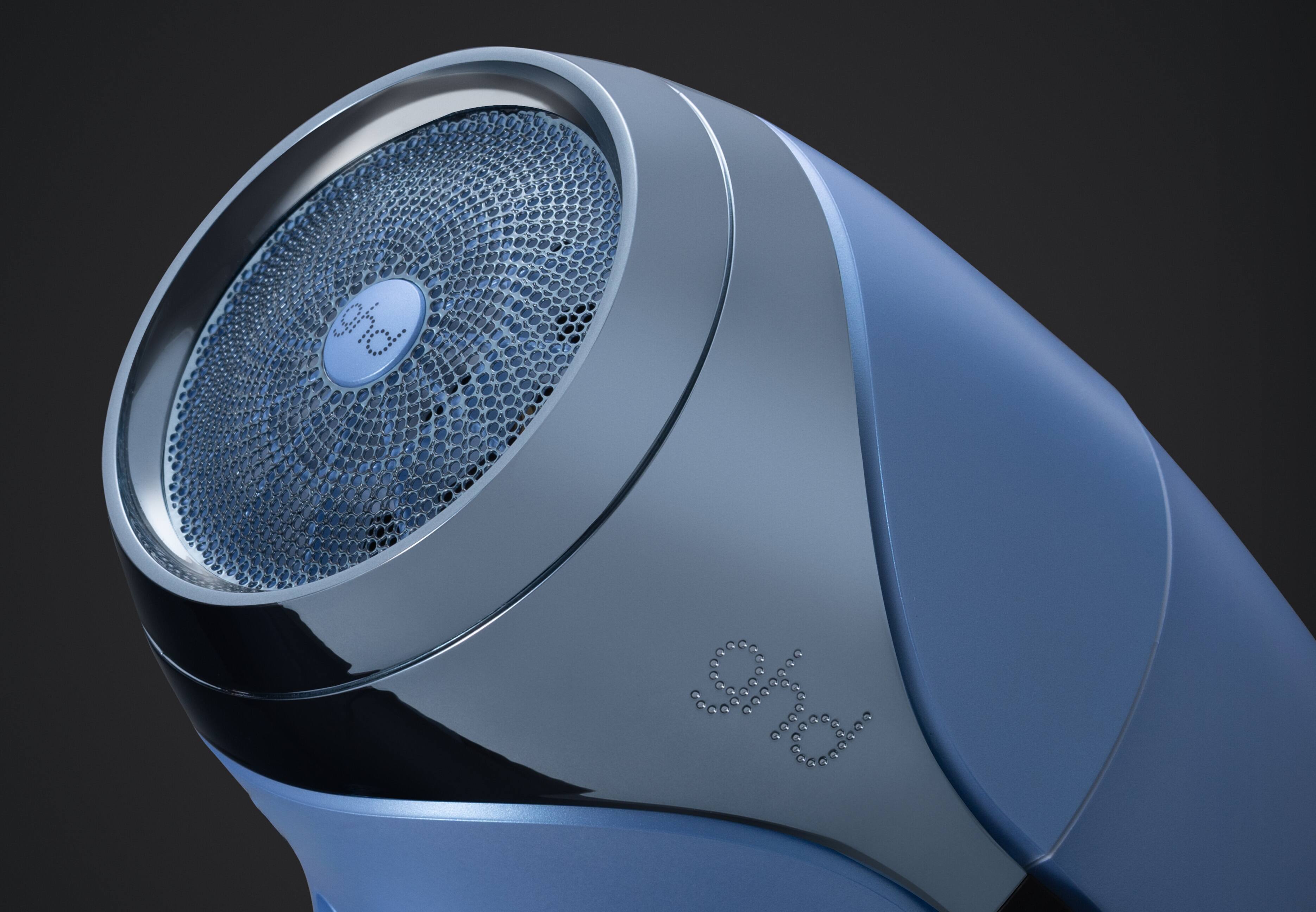 ghd helios in Eisblau mit Metallic-Details