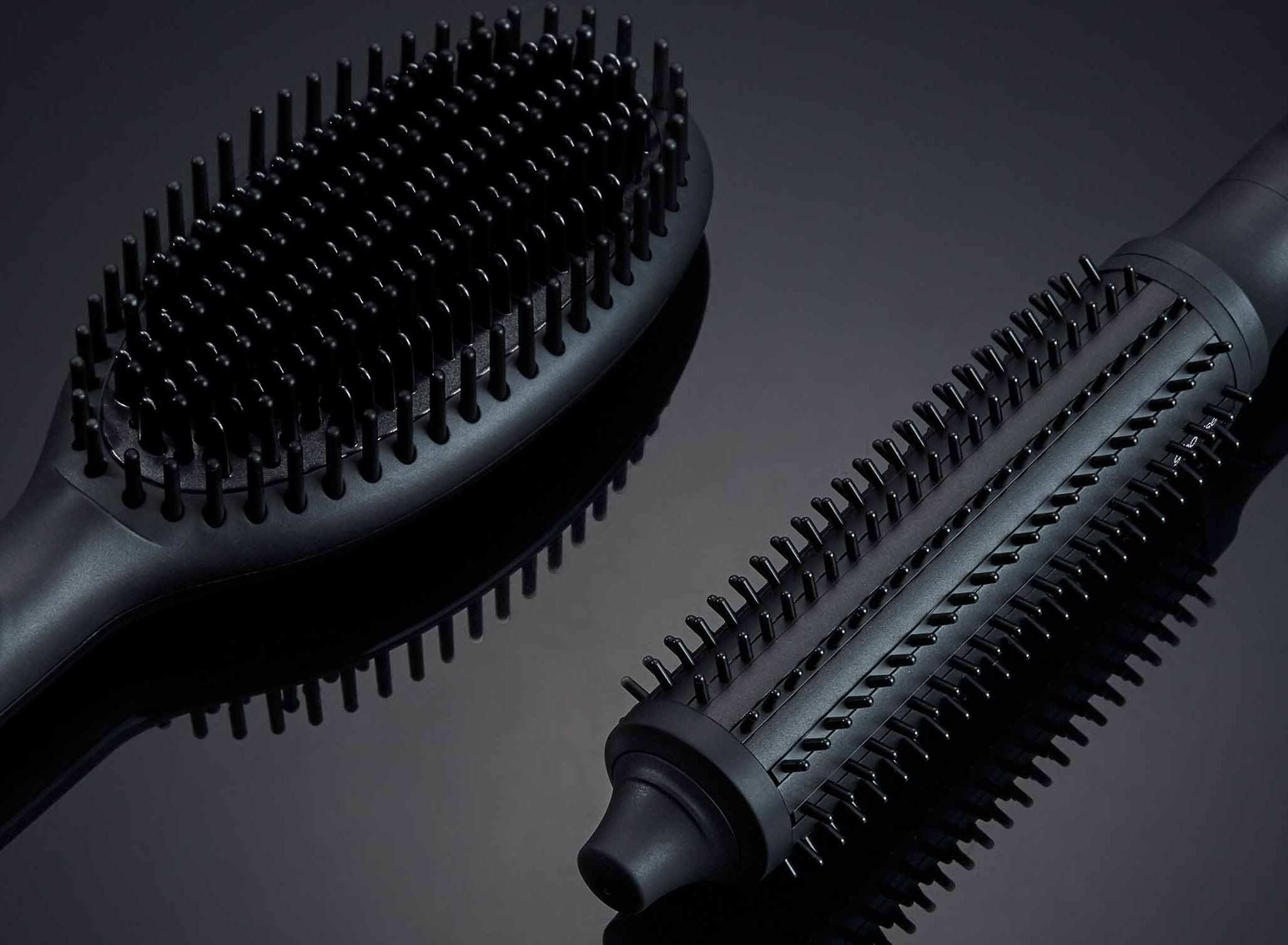 Zwei ghd Hot Brushes